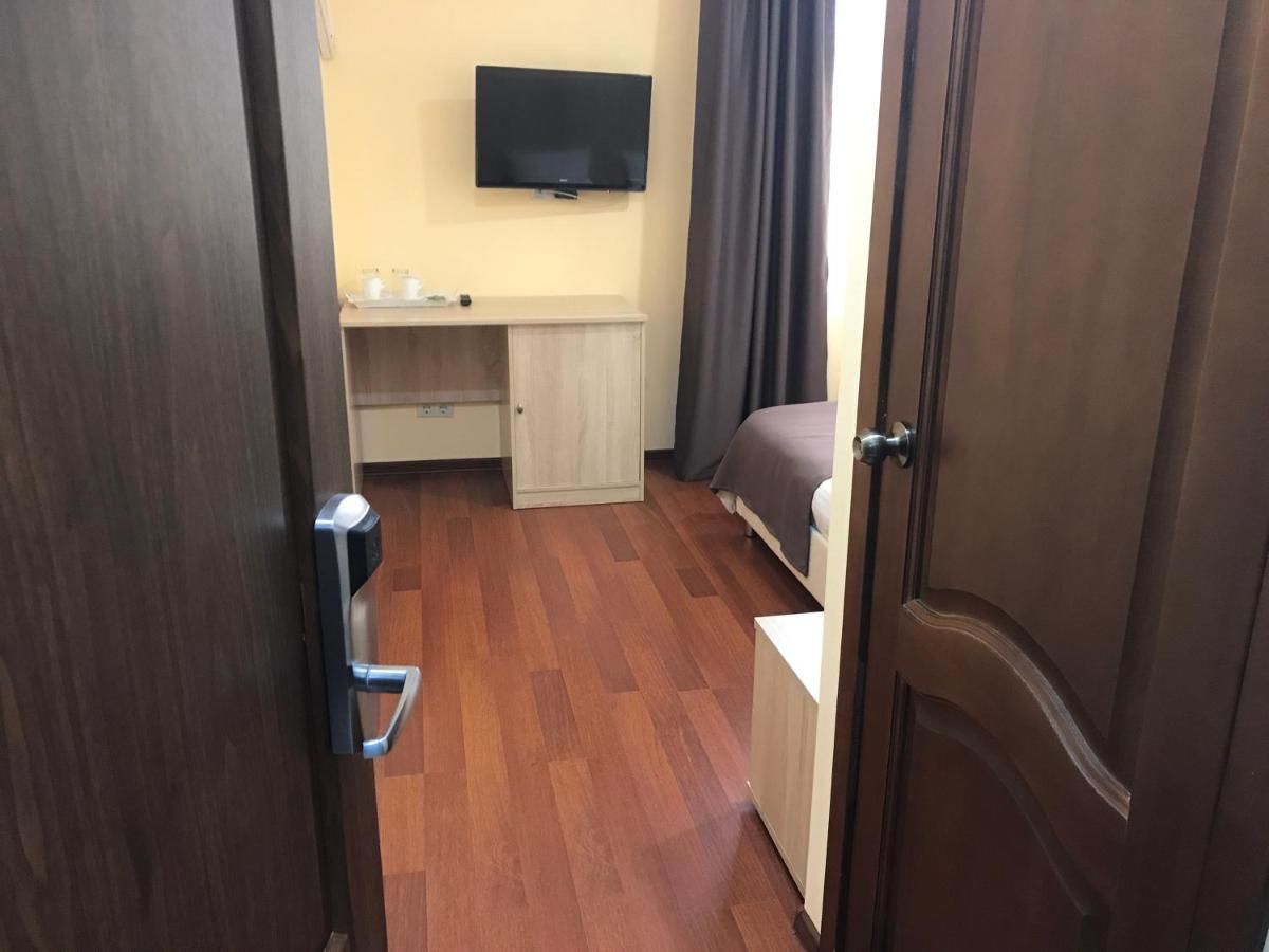 Отель Leon Boutique Hotel Сухум