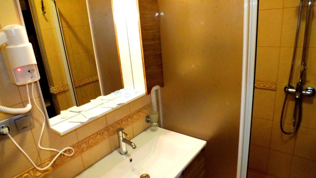 Отель Leon Boutique Hotel Сухум