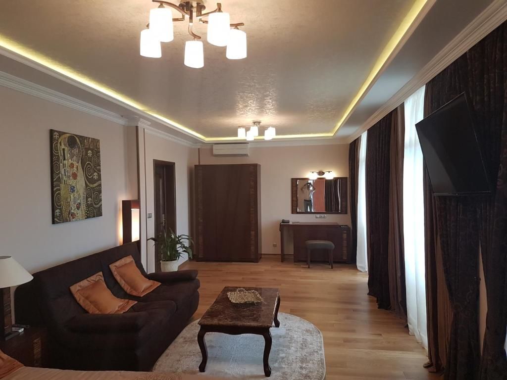 Отель Leon Boutique Hotel Сухум