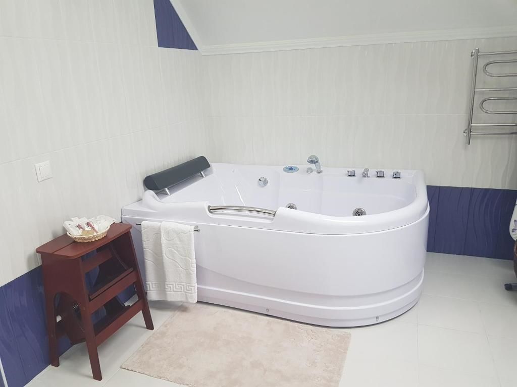 Отель Leon Boutique Hotel Сухум